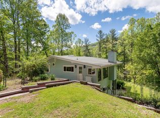 61 W Lake View Rd, Hendersonville, NC 28739