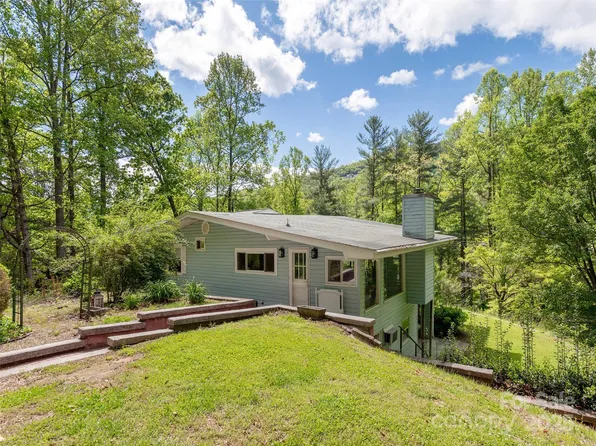 61 W Lake View Rd, Hendersonville, NC 28739