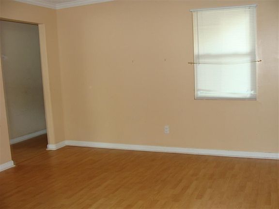 4th image of 114 Eastlake Dr