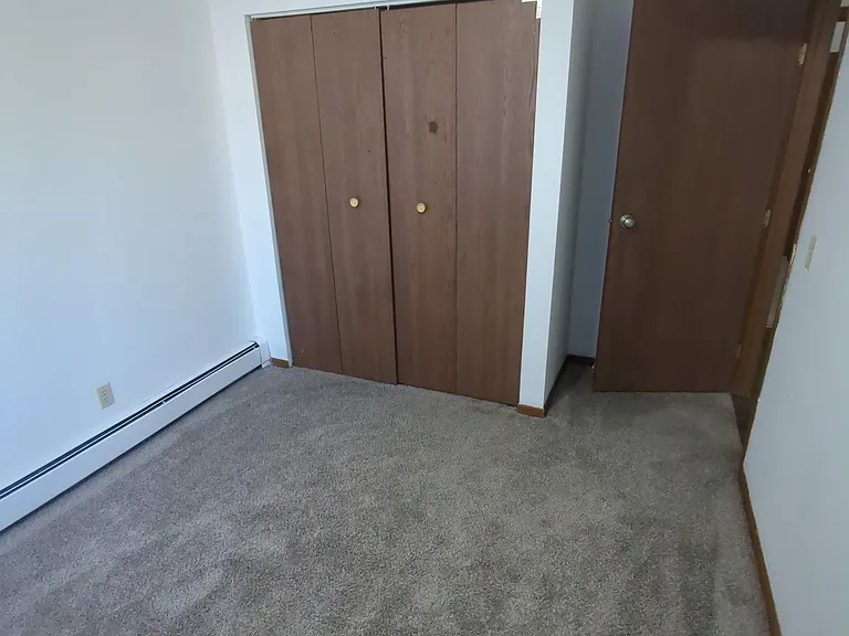 Regency East Apartments — Photo 26