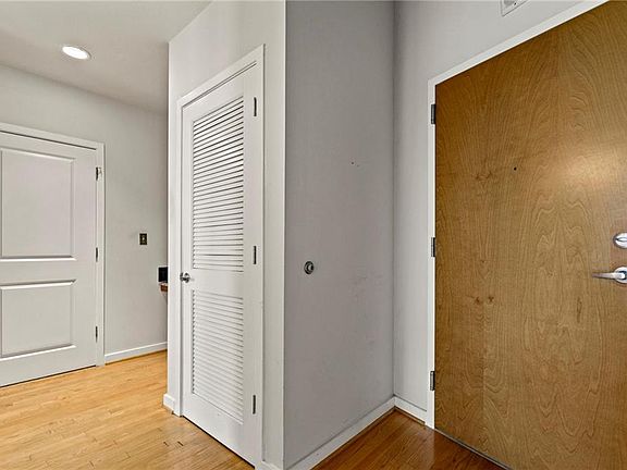 3rd image of 923 Peachtree St NE Unit 1536