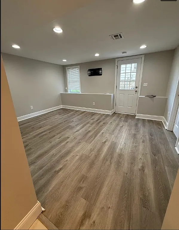 3 bed, 1000 sqft, $2,050 — Photo 1