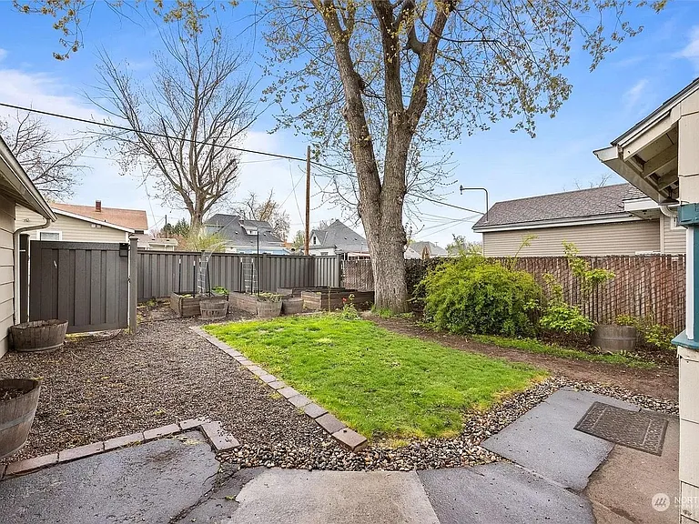 620 E Sumach St — Photo 13