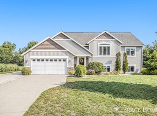 8742 Big Bend Ct, Middleville, MI 49333