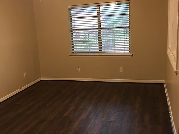 2nd image of 1217 Hampshire Ln #B
