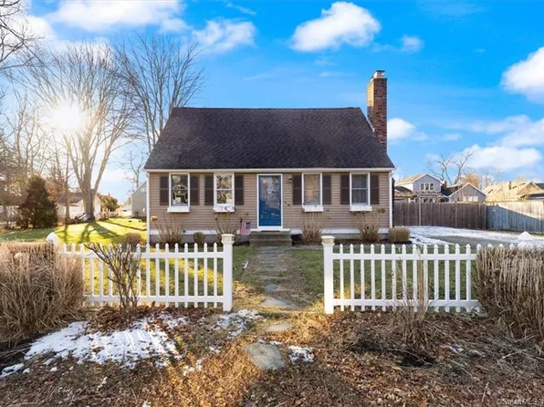 15 Bluff Avenue, Clinton, CT 06413