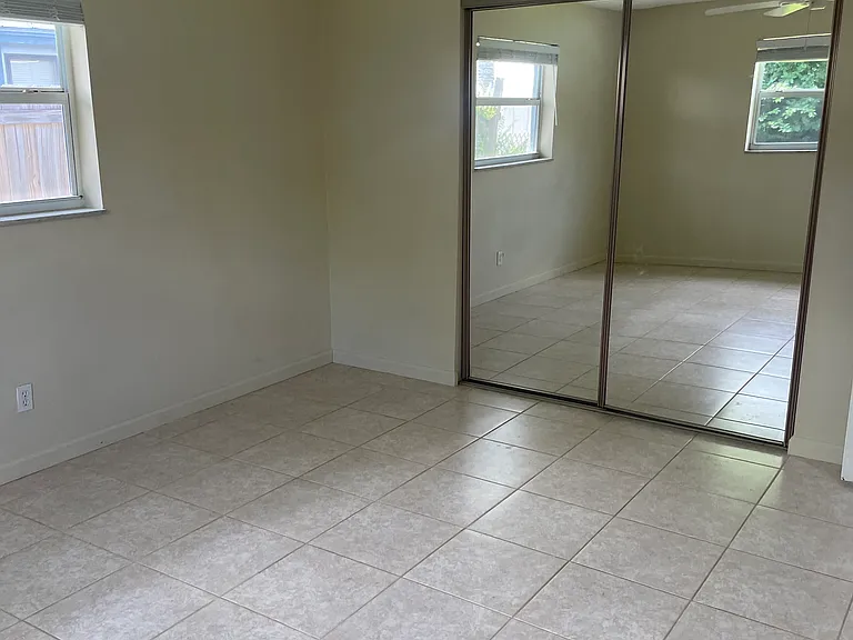 541 SW 34th Ter #537 — Photo 6