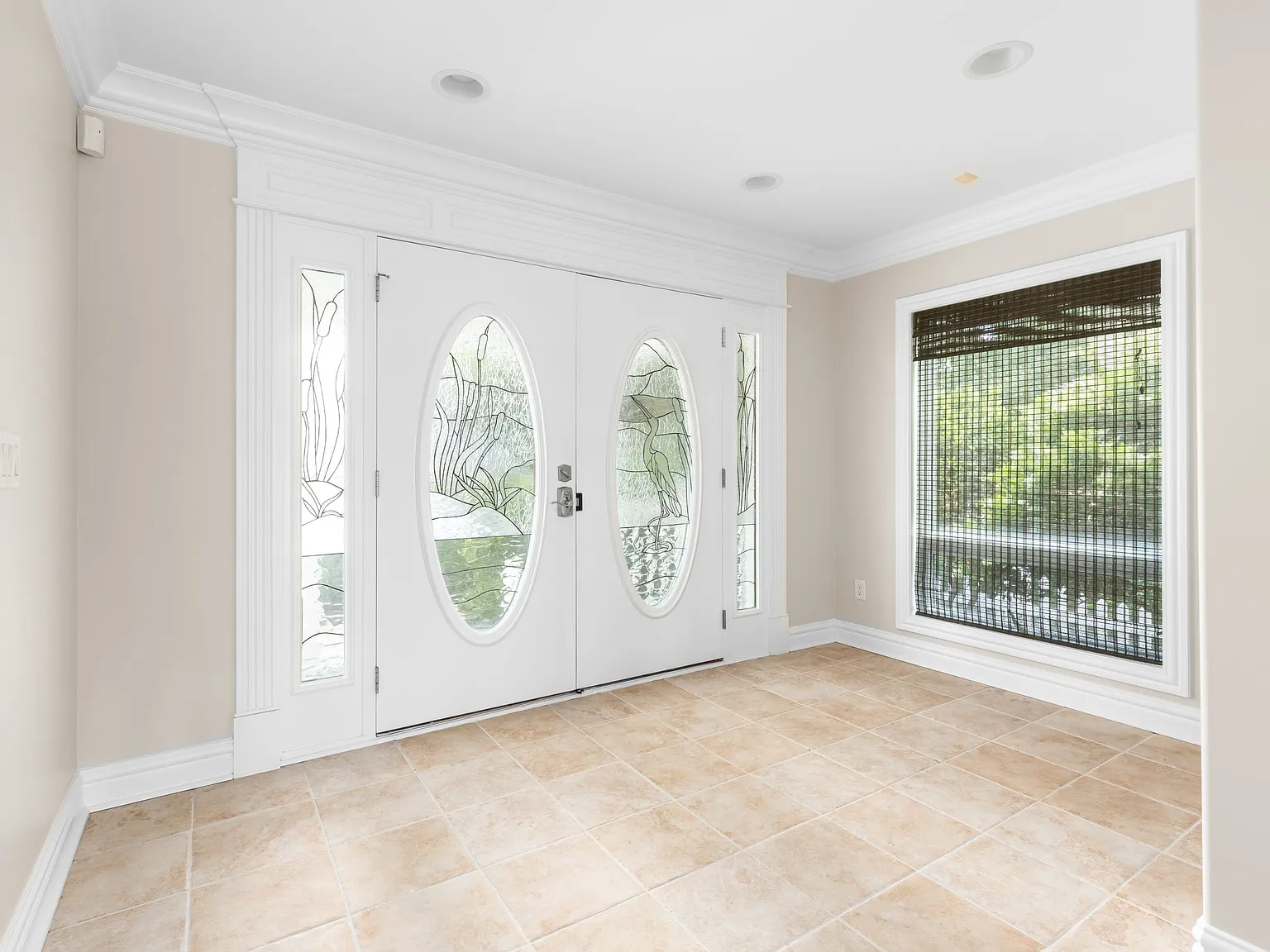 4 bed, 4.5 bath, 5100 sqft, $6,000 — Photo 2