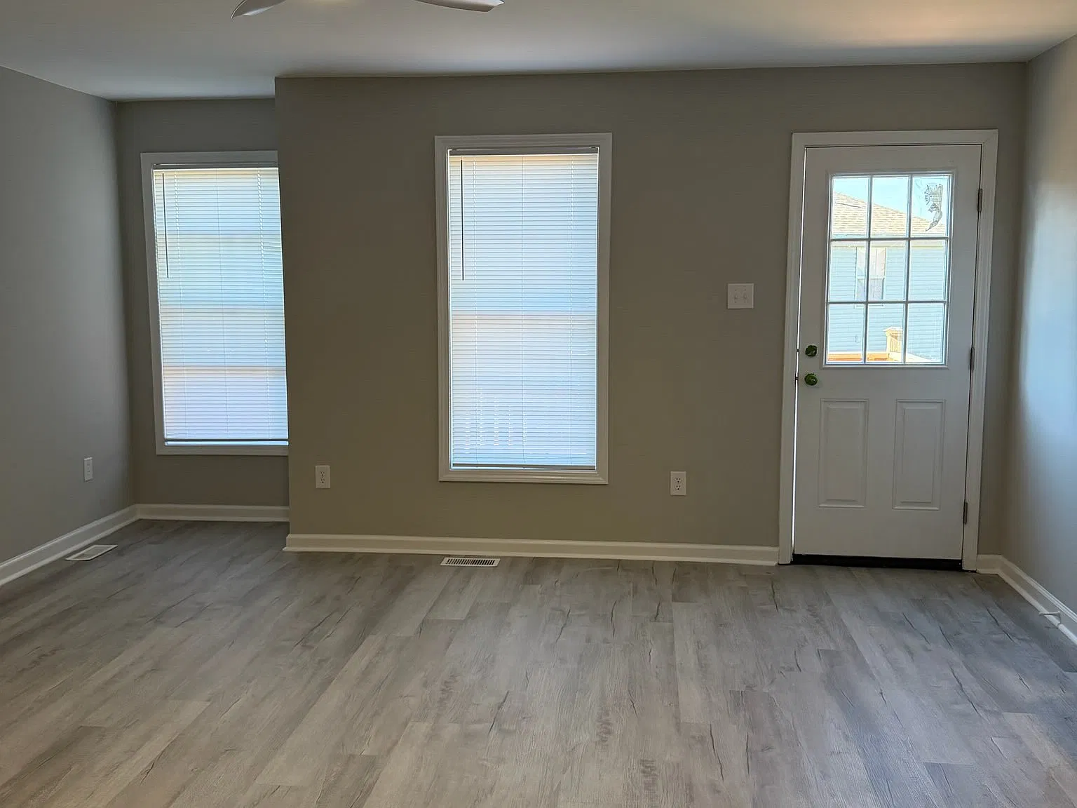 3 bed, 2.5 bath, 1634 sqft, $1,895 — Photo 4