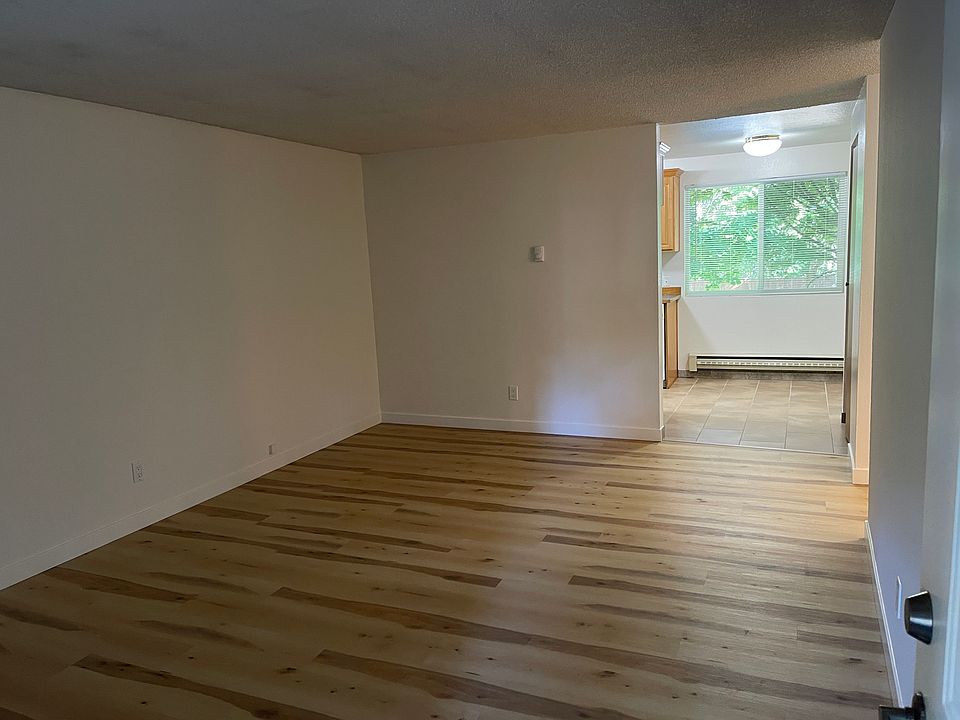 1st image of 9421 Avondale Rd NE #17