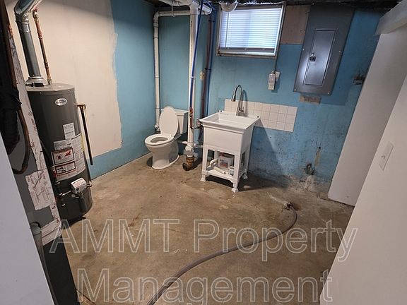 5th image of 1095 3rd St