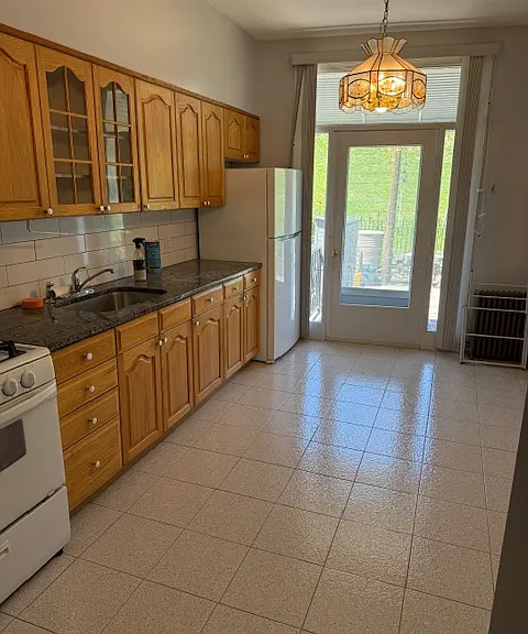 437 Gregory Ave #1R — Photo 1
