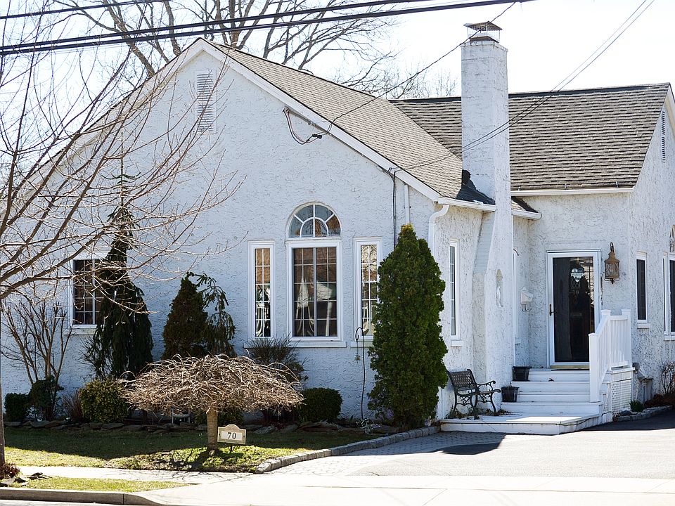 1st image of 70 Tyrconnell Ave
