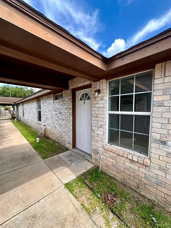 2 bed, 2.0 bath, 960 sqft, $865 — Photo 2