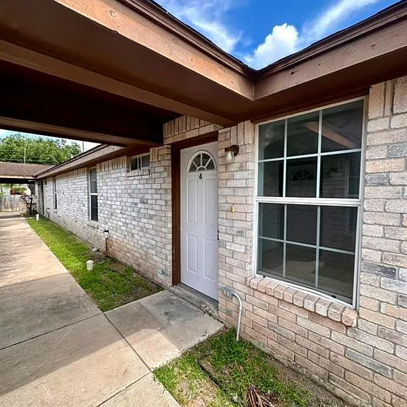 1107 S Palm Dr #4 — Photo 2