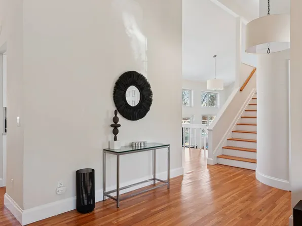 82 Blackwatch Ct, Southampton, NY 11968
