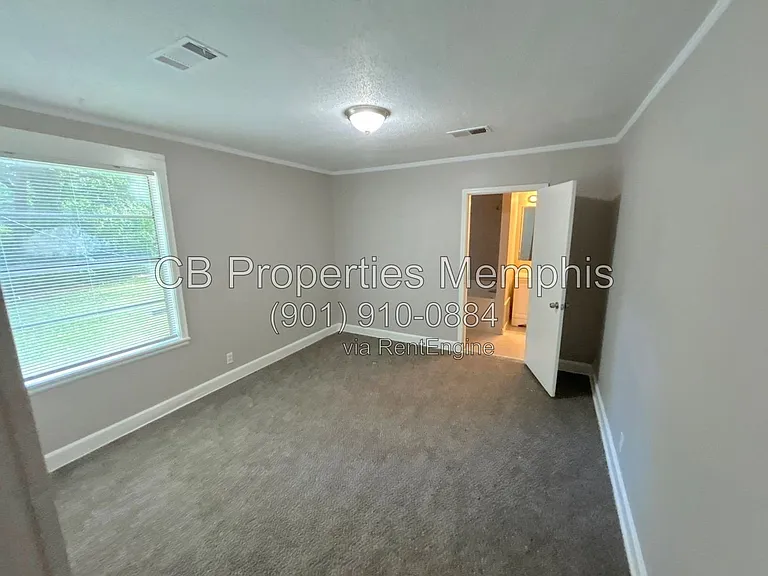 1018 McEvers Cir — Photo 4