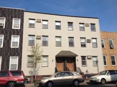 516 Lorimer St, Brooklyn, NY, 11211
