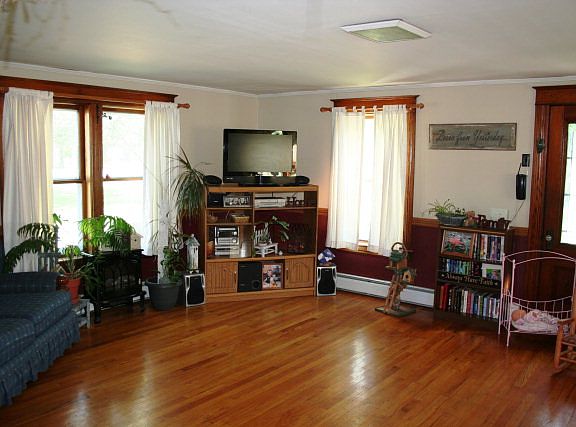 4th image of 3538 Essex Rd