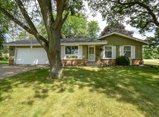 5354 S 28th St, Greenfield, WI 53221