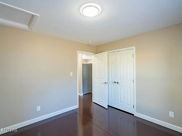 106 E Maire Ave — Photo 15