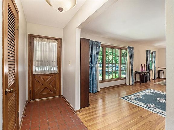 5th image of 9809 Broadmoor St