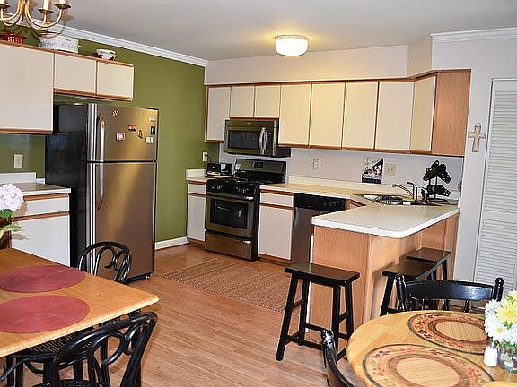 Large Kitch/Din, Well lit