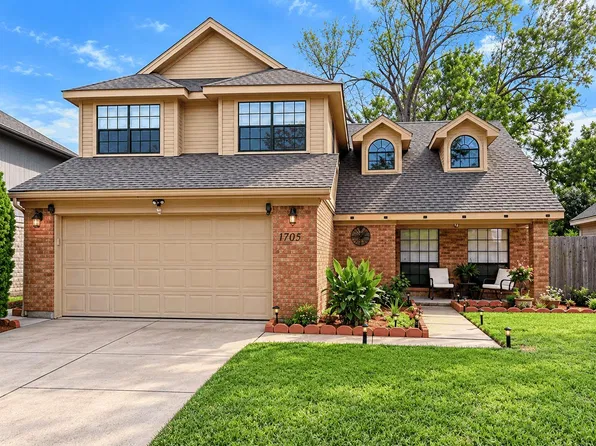1703 Regal Blue Ct, Fresno, TX 77545