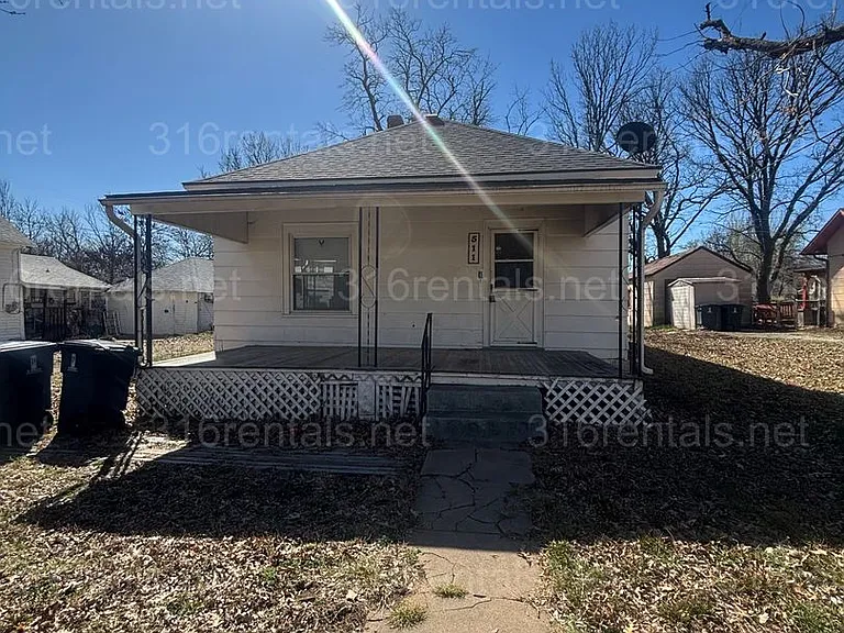 511 W Locust Ave — Photo 3