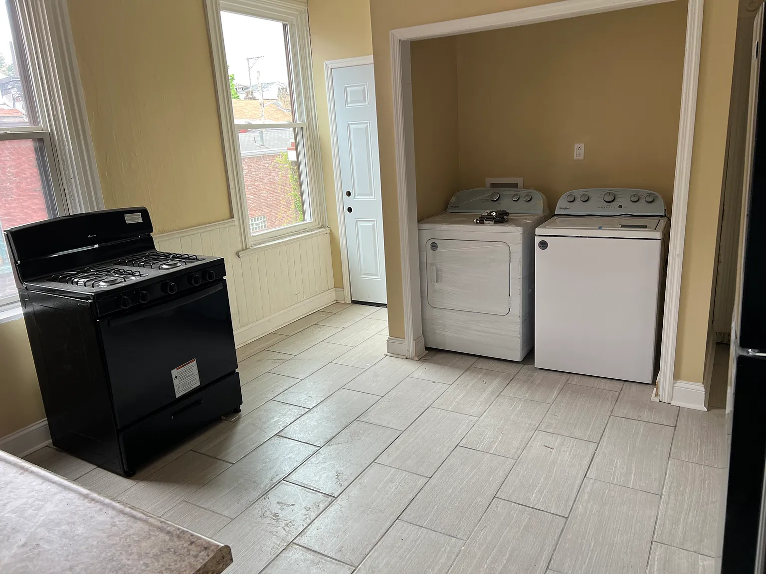 3 bed, $1,800 — Photo 2