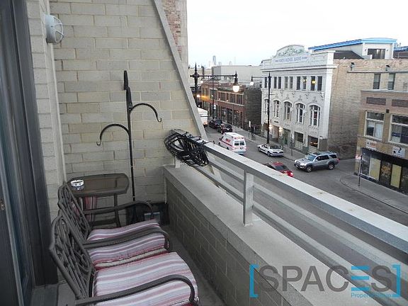 4th image of 2052 W North Ave APT 2W