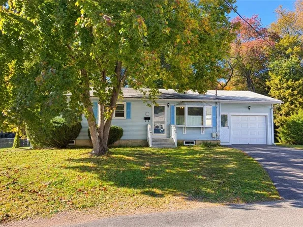 60 Ideal Ct, Warwick, RI 02818