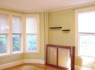 30 Oakland St #2, Melrose, MA 02176