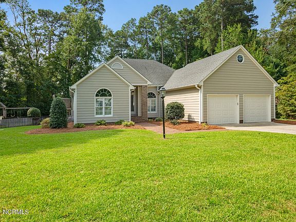 2nd image of 2515 Pineridge Drive