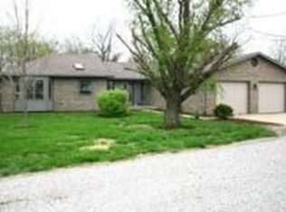 606 Woodland Hills Rd, Troy, IL 62294