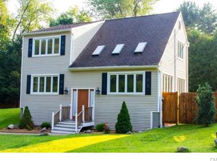 43 Harbor Ridge Rd, Danbury, CT 06811