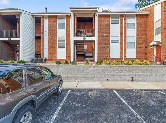 2nd image of 1931 Greenglen Dr #201