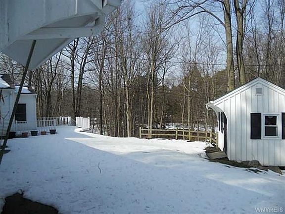 2nd image of 18 Tanglewood Dr E