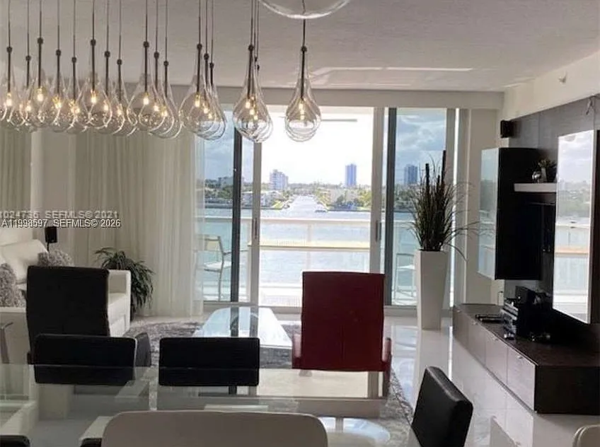 Golden Bay Club Condo — Photo 2