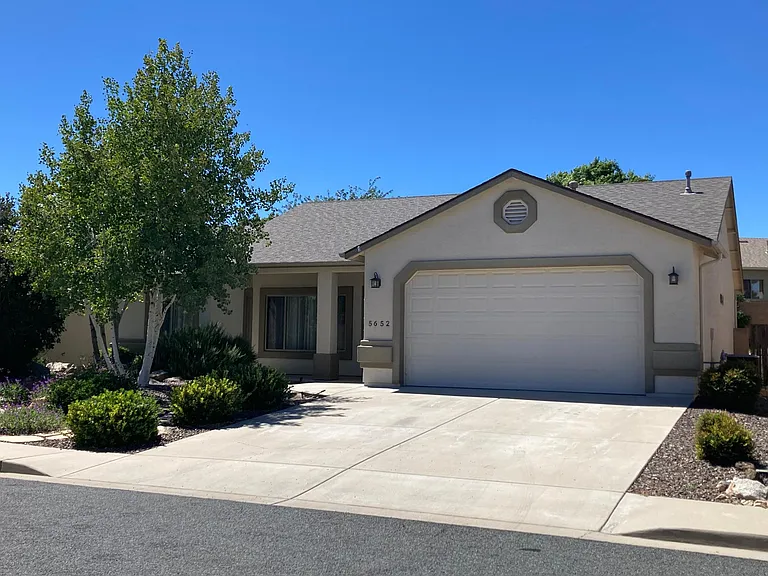 5652 N Bronco Ln — Photo 1