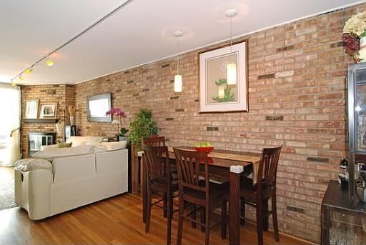 3rd image of 639 W Wellington Ave Unit 7