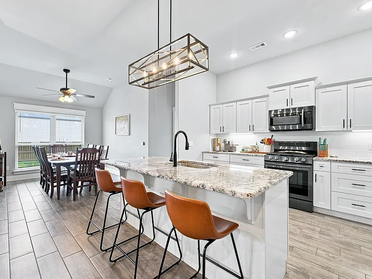 440 Frizzo St — Photo 4