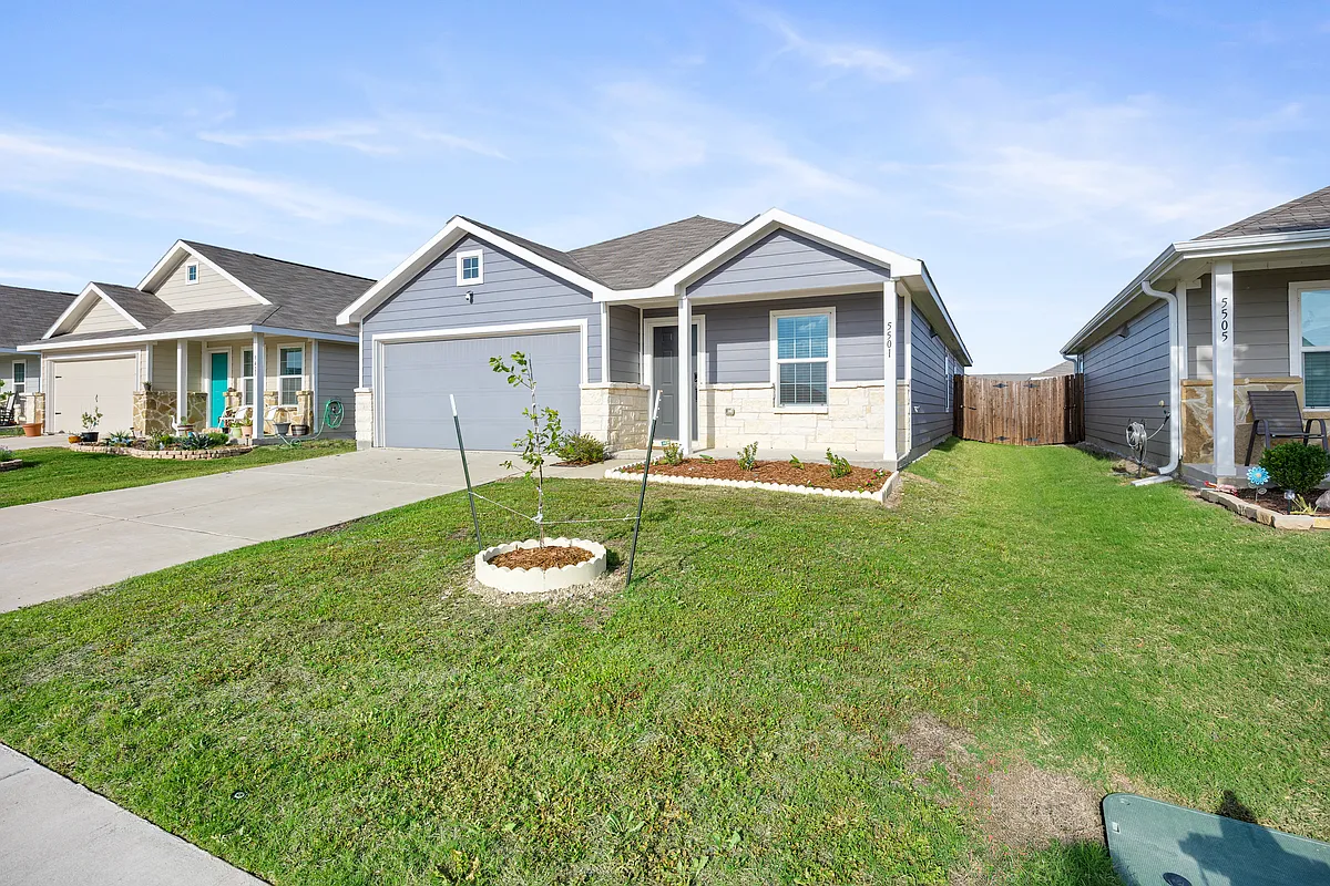 Building Photo - 5501 Lavender Dr