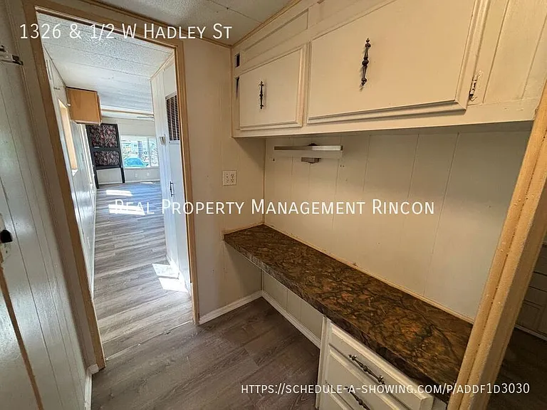 1326 & 1/2 W Hadley St — Photo 4