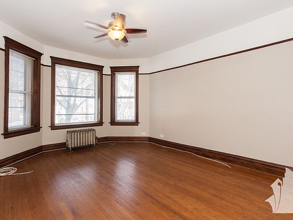 3rd image of 1043 W Dakin St #1B