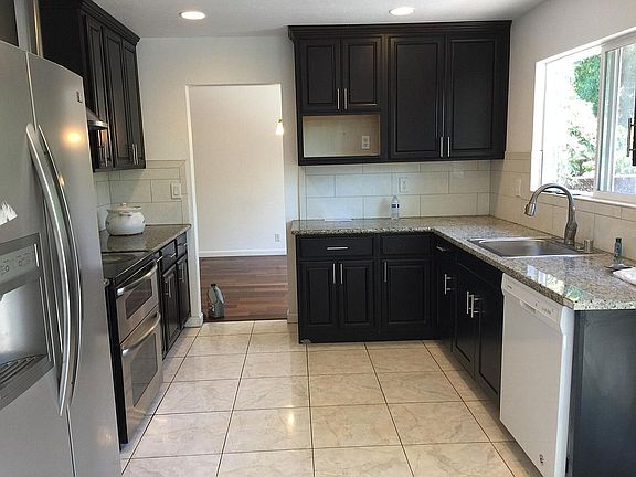 3rd image of 2262 Yosemite Dr