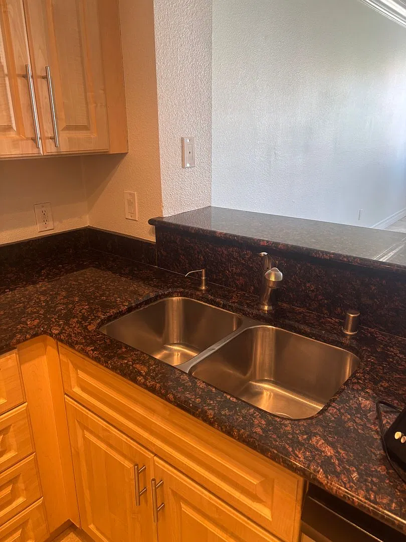 Freshly Updated Unfurnished 2 Bed | 2 Bath Condo w/ MSG Sphere View (New Pictures Coming Soon) — Photo 4