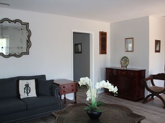 4th image of 4810 Loukelton Way #A