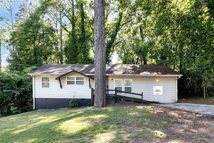 3 bed, 1.0 bath, 972 sqft, $1,488 — Photo 1