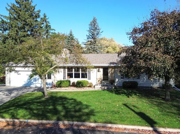 1105 Southfork Dr, River Falls, WI 54022